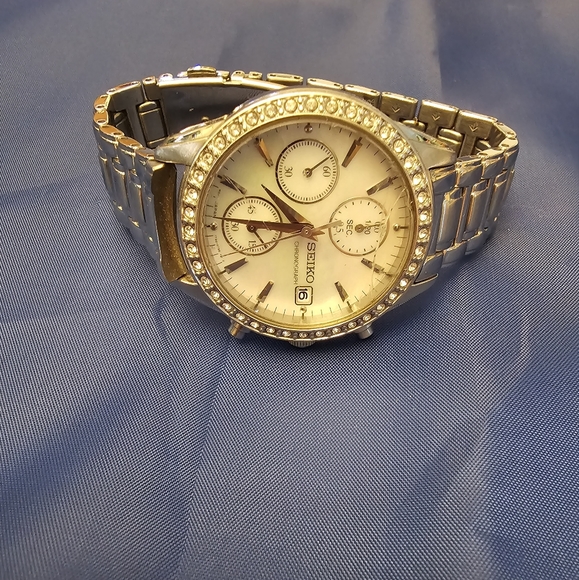 Stainless steel. Mother of pearl and rhinestone Seiko watch. - Picture 2 of 7